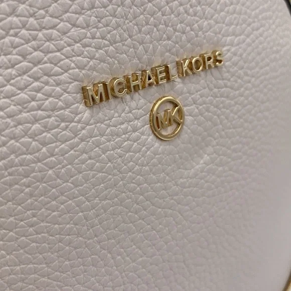 MICHAEL KORS VALERIE MEDIUM PEBBLED LEATHER BACKPACK LIGHT CREAM COLOR - Picture 13 of 15